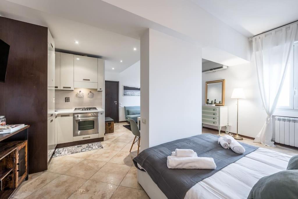 Apartamento Sotto Le Due Torri 5* Bolonia Exterior foto