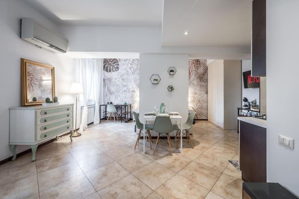 Apartamento Sotto Le Due Torri 5* Bolonia Exterior foto