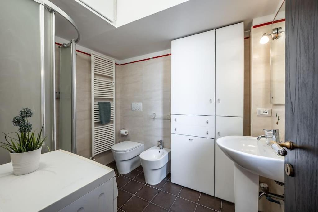 Apartamento Sotto Le Due Torri 5* Bolonia Exterior foto