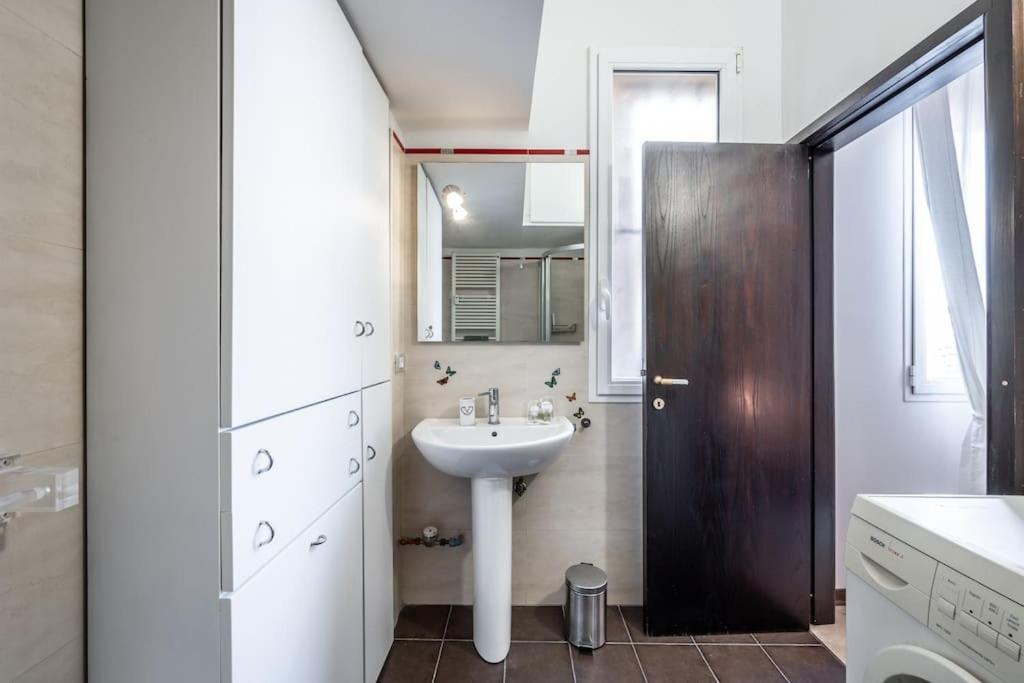 Apartamento Sotto Le Due Torri 5* Bolonia Exterior foto